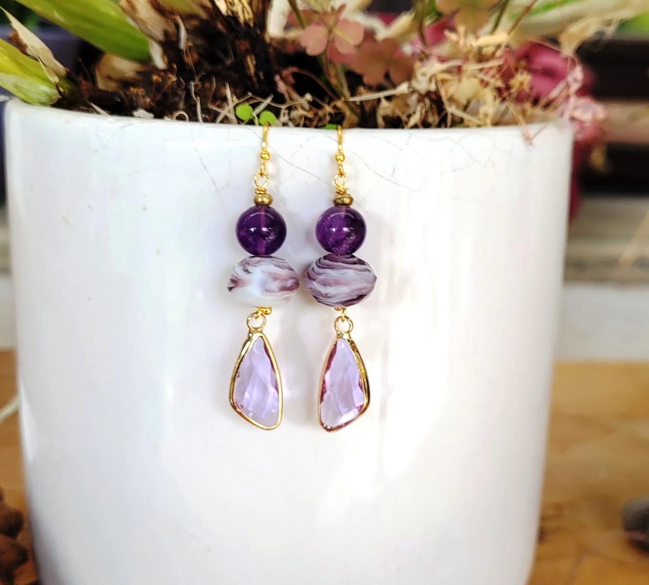 Boho chique oorbellen met amethistkralen, gefacetteerde glaskralen .. – photo 6